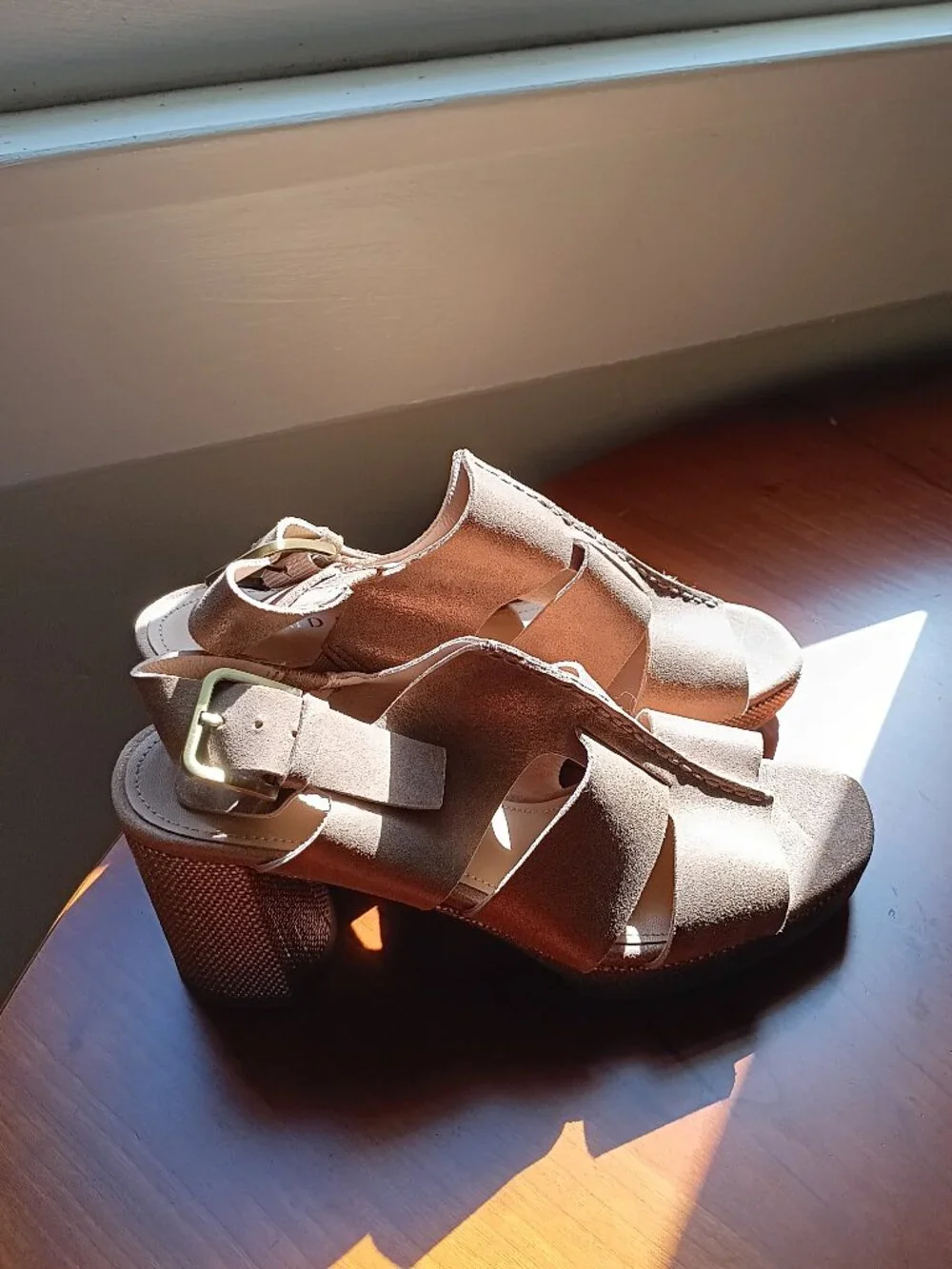 NWT Bronze Leather Block Heel Size 7.5 M Donald Pliner